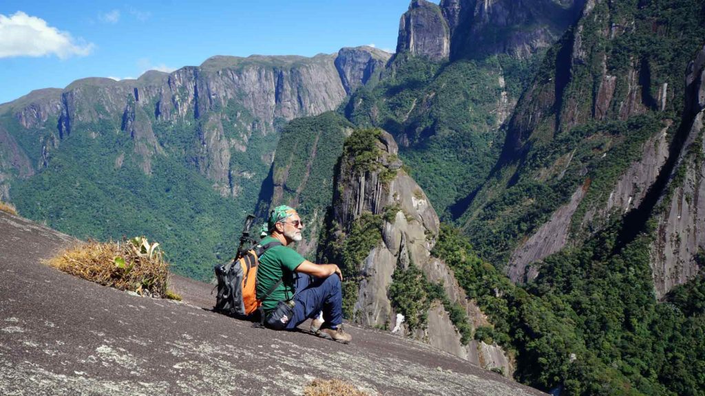 Férias chegando? Veja quais atividades seu seguro viagem NÃO cobre 2 Subindo o Escalavrado na Serra dos Órgãos. Seu seguro viagem cobre?