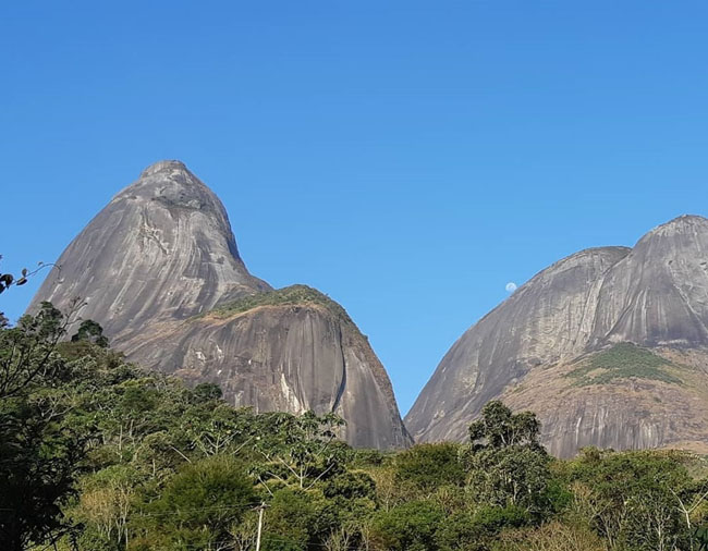 Morro dos Cabritos e Pedra das Antas no Vale dos Frades