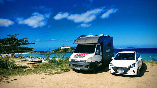 VR estacionado de frente para a praia no Lido, Praia do Forte