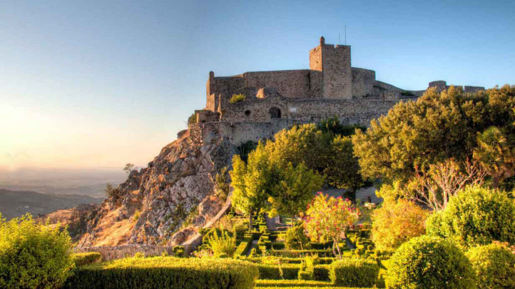 Camping e Naturismo: Uma Experiência de Liberdade e Natureza 8 Castelo de Marvão