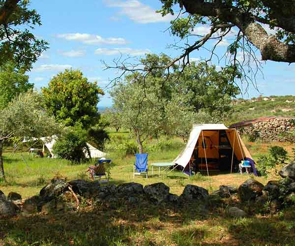 Camping e Naturismo: Uma Experiência de Liberdade e Natureza 5 Campismo na Quinta do Maral