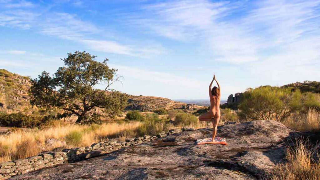 Camping e Naturismo: Uma Experiência de Liberdade e Natureza 6 Camping e Naturismo em Marvão, Portugal
