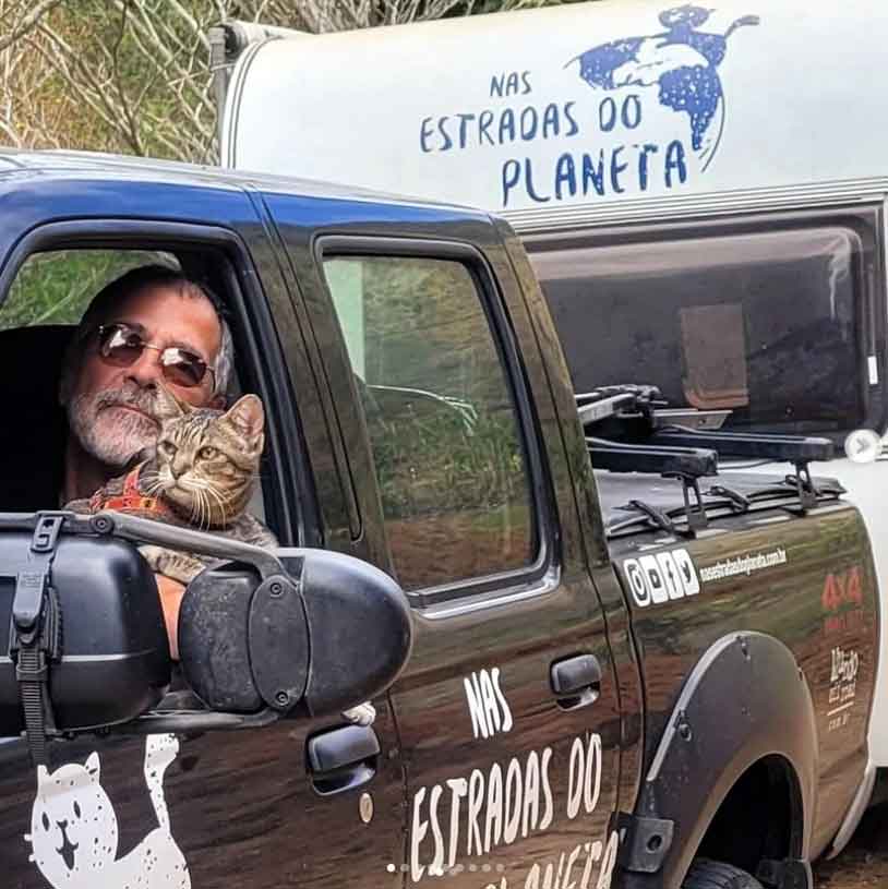 Viajando com sua casa sobre rodas e seu PET