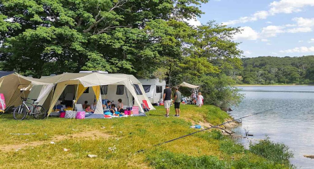 Campismo e caravanismo, integrado à natureza